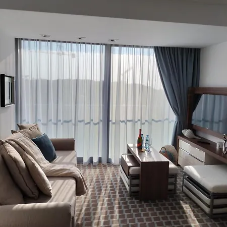 Marine Hotel Prywatny Apartament Z Widokiem Na Morze Kolberg Exterior foto